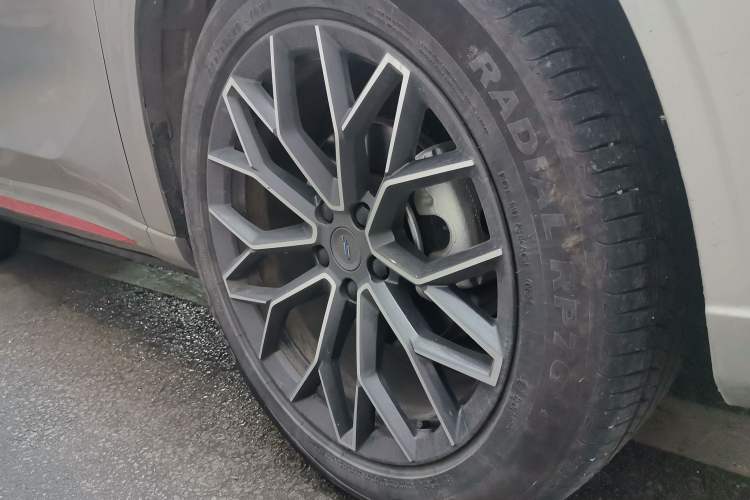 Used CHANGAN OSHAN Z6 2023 Blue Whale 1.5T DCT Smart-Led City Edition Right Front Wheel Hub