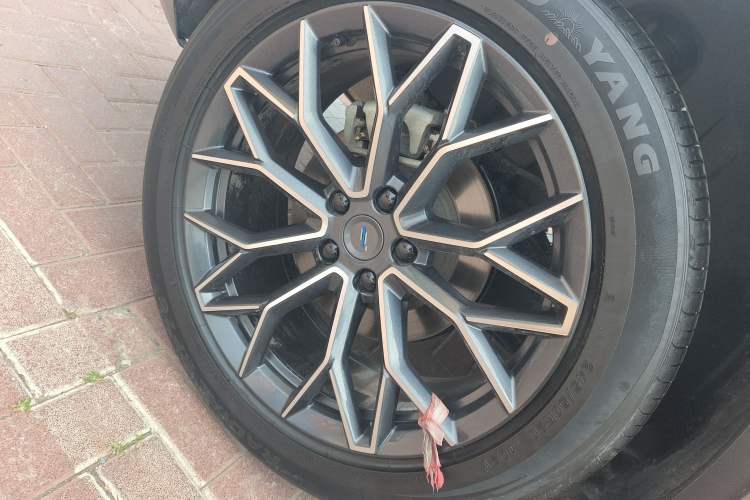 Used CHANGAN OSHAN Z6 2023 Blue Whale 1.5T DCT Smart Luxury Model Right Rear Wheel Hub