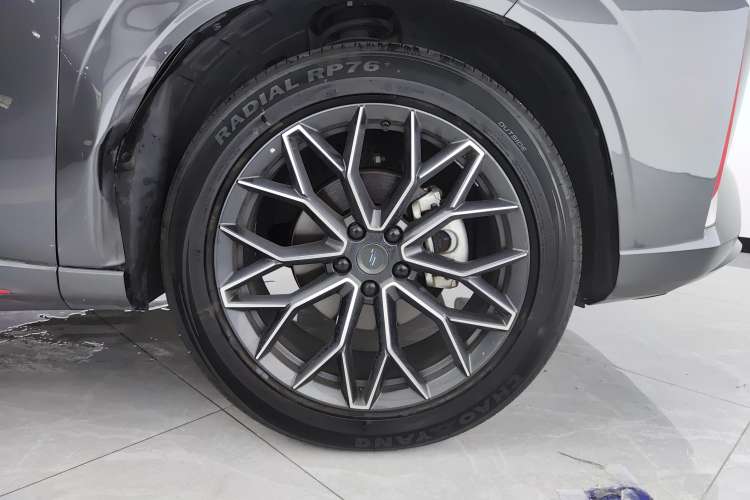 Used CHANGAN OSHAN Z6 2023 Blue Whale 1.5T DCT Luxury Model Right Rear Wheel Hub