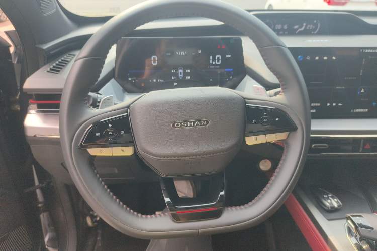 Used CHANGAN OSHAN Z6 2023 Blue Whale 1.5T DCT Smart Luxury Model Steering Wheel
