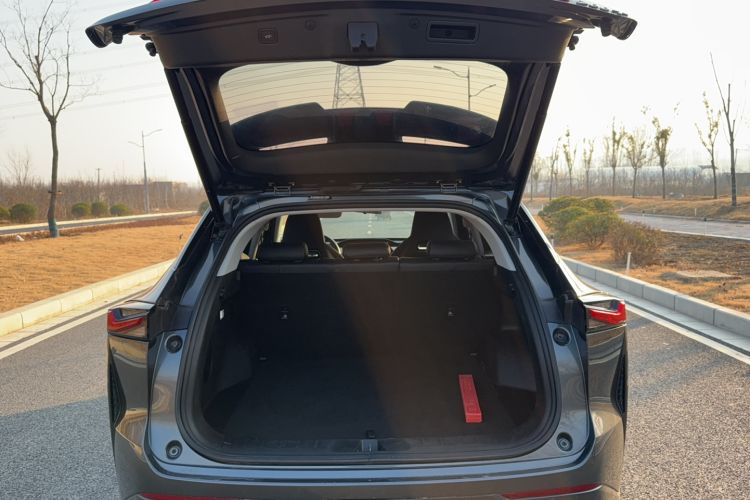 Used CHANGAN OSHAN Z6 2023 Blue Whale 1.5T DCT Smart Edition Trunk