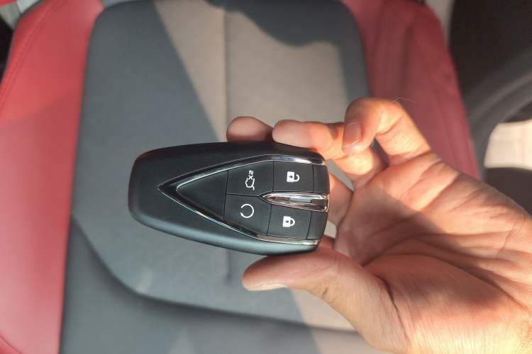 Used CHANGAN OSHAN Z6 2023 Blue Whale 1.5T DCT Smart Luxury Model Vehicle Key