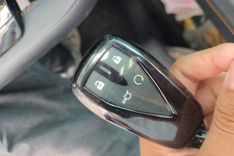 Used CHANGAN OSHAN Z6 2023 Blue Whale 1.5T DCT Smart Navigation Model Vehicle Key