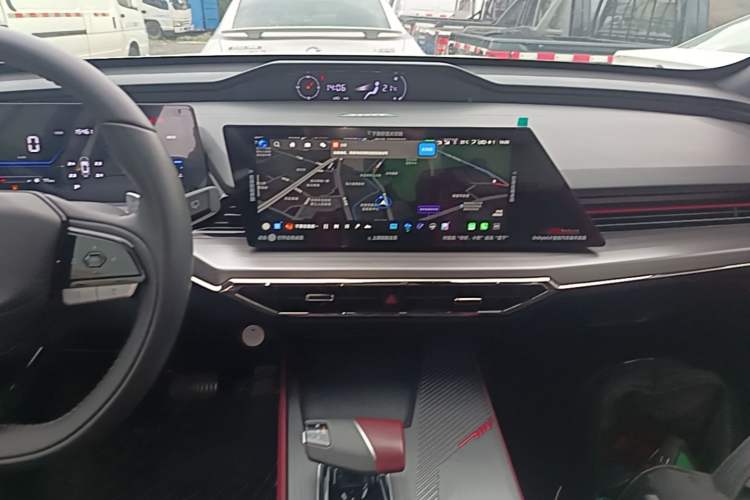 Used CHANGAN OSHAN Z6 2023 Blue Whale 2.0T Automatic Smart Drive Model Audio And AC Panel