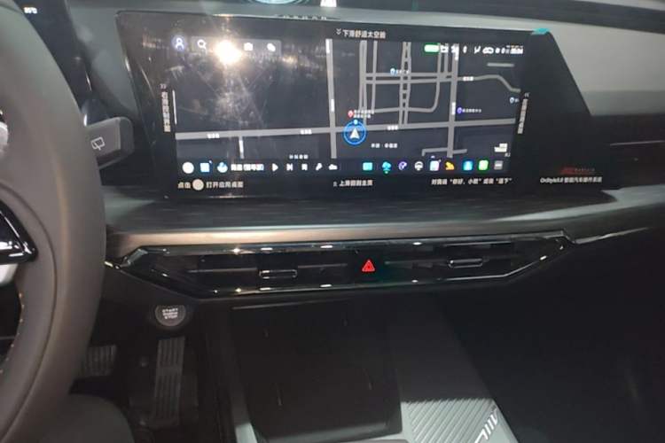 Used CHANGAN OSHAN Z6 2023 Blue Whale 1.5T DCT Smart Navigation Model Audio And AC Panel