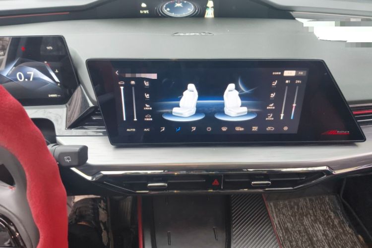 Used CHANGAN OSHAN Z6 2023 Blue Whale 2.0T Automatic Zhiyuan Model Audio And AC Panel