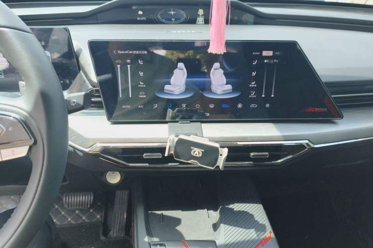 Used CHANGAN OSHAN Z6 2023 Blue Whale 1.5T DCT Smart Navigation Model Audio And AC Panel