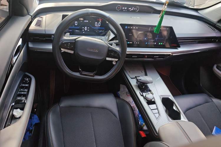 Used CHANGAN OSHAN Z6 2023 Blue Whale 1.5T DCT Luxury Model Center Console