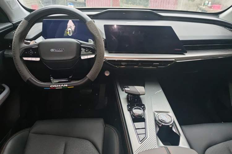 Used CHANGAN OSHAN Z6 2023 Blue Whale 1.5T DCT Smart Edition Center Console