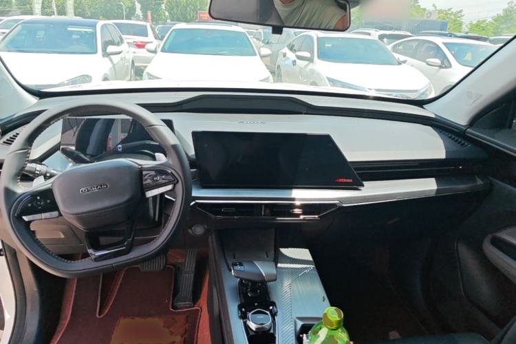 Used CHANGAN OSHAN Z6 2023 Blue Whale 1.5T DCT Luxury Model Center Console