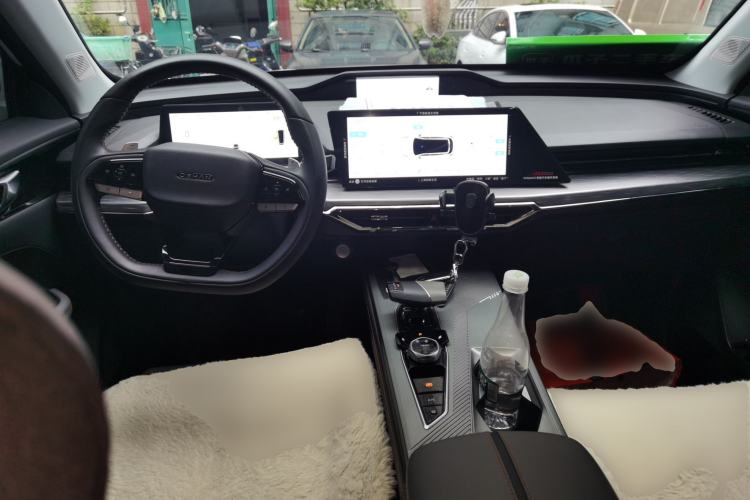 Used CHANGAN OSHAN Z6 2023 Blue Whale 1.5T DCT Smart Edition Center Console