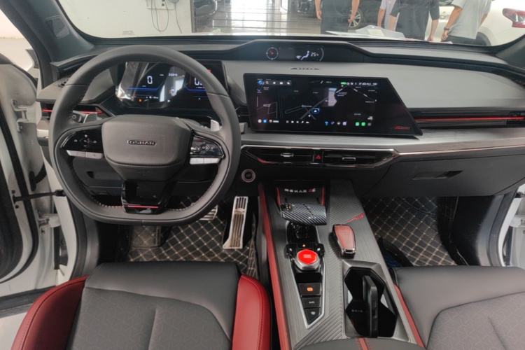 Used CHANGAN OSHAN Z6 2023 Blue Whale 1.5T DCT Smart Luxury Model Center Console
