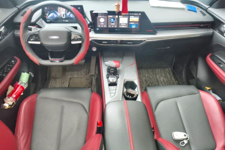 Used CHANGAN OSHAN Z6 2023 Blue Whale 2.0T Automatic Zhiyuan Model Center Console