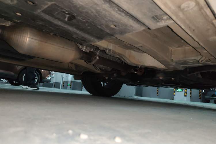 Used CHANGAN OSHAN Z6 2023 Blue Whale 1.5T DCT Smart-Led City Edition Chassis Front Right