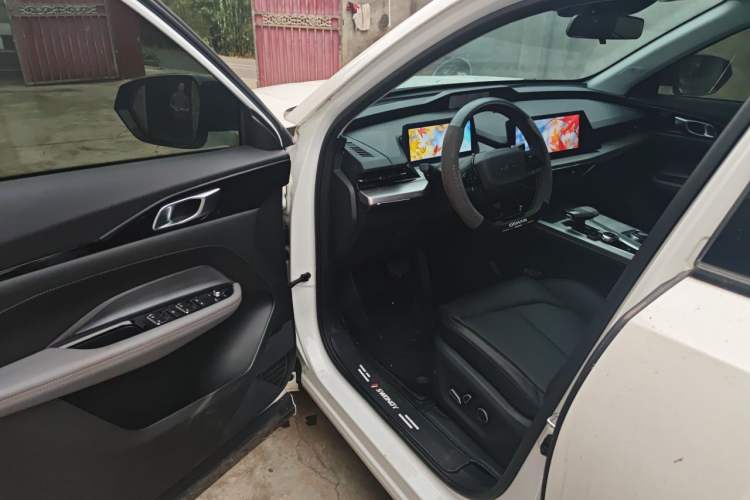 Used CHANGAN OSHAN Z6 2023 Blue Whale 1.5T DCT Smart Edition Driver Seat