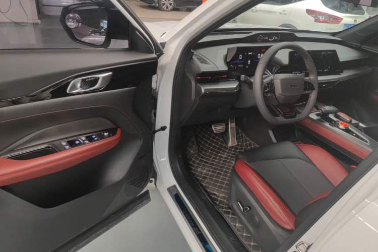 Used CHANGAN OSHAN Z6 2023 Blue Whale 1.5T DCT Smart Luxury Model Driver Seat