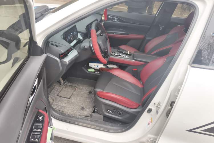 Used CHANGAN OSHAN Z6 2023 Blue Whale 2.0T Automatic Zhiyuan Model Driver Seat