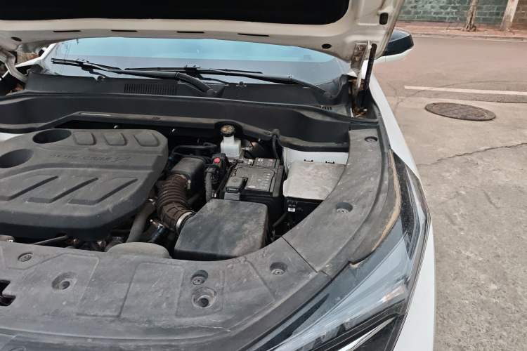 Used CHANGAN OSHAN Z6 2023 Blue Whale 1.5T DCT Luxury Model Engine Bay Left