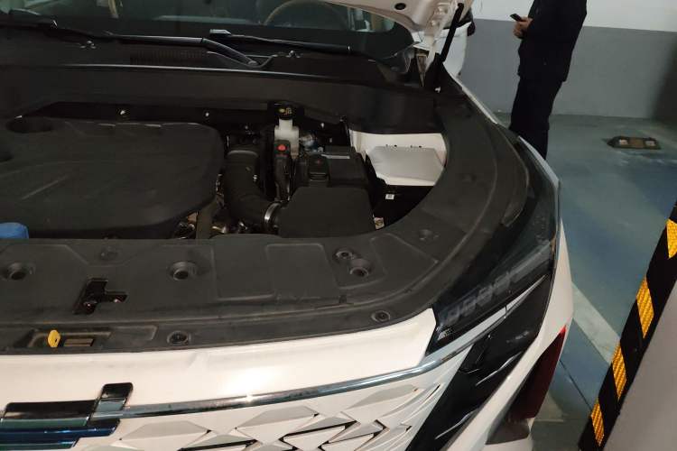 Used CHANGAN OSHAN Z6 2023 Blue Whale 1.5T DCT Smart-Led City Edition Engine Bay Left