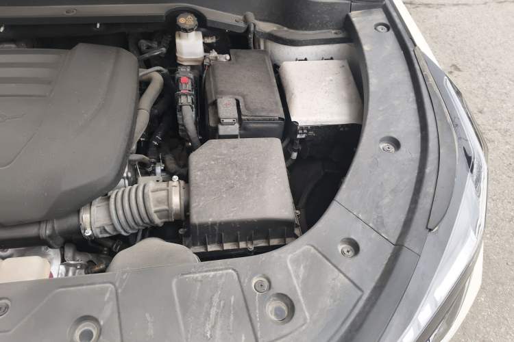 Used CHANGAN OSHAN Z6 2023 Blue Whale 2.0T Automatic Zhiyuan Model Engine Bay Left