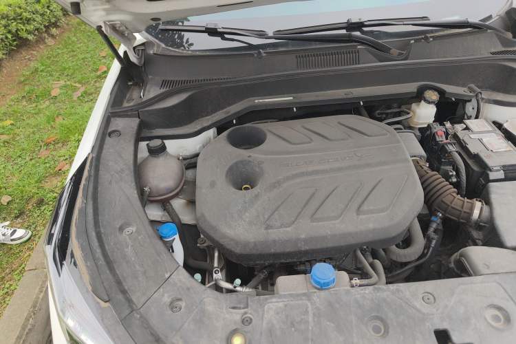 Used CHANGAN OSHAN Z6 2023 Blue Whale 1.5T DCT Smart Navigation Model Engine Bay Right