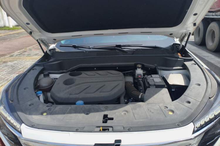 Used CHANGAN OSHAN Z6 2023 Blue Whale 1.5T DCT Smart Navigation Model Engine Bay