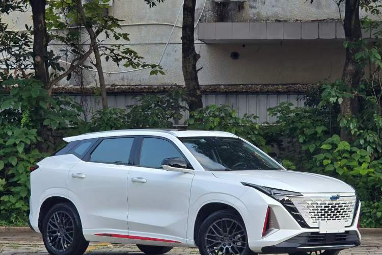 Used CHANGAN OSHAN Z6 2023 Blue Whale 1.5T DCT Luxury Model Exterior 3