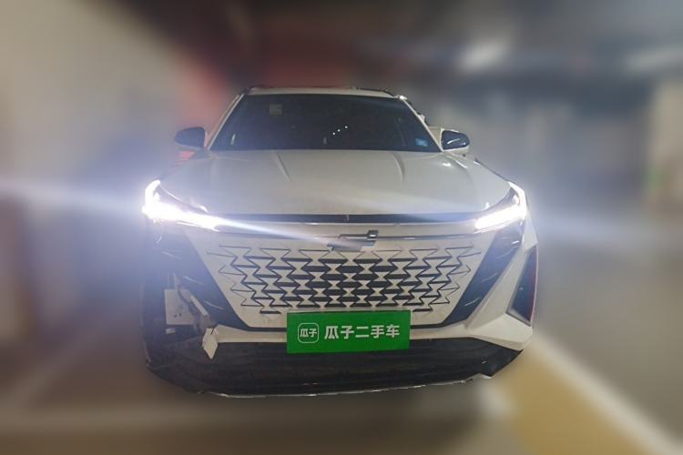 Used CHANGAN OSHAN Z6 2023 Blue Whale 1.5T DCT Smart Luxury Model Front
