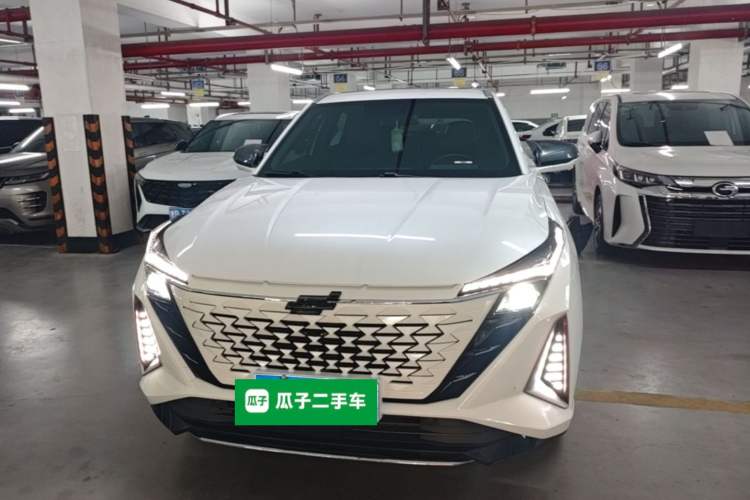 Used CHANGAN OSHAN Z6 2023 Blue Whale 1.5T DCT Smart Luxury Model Front