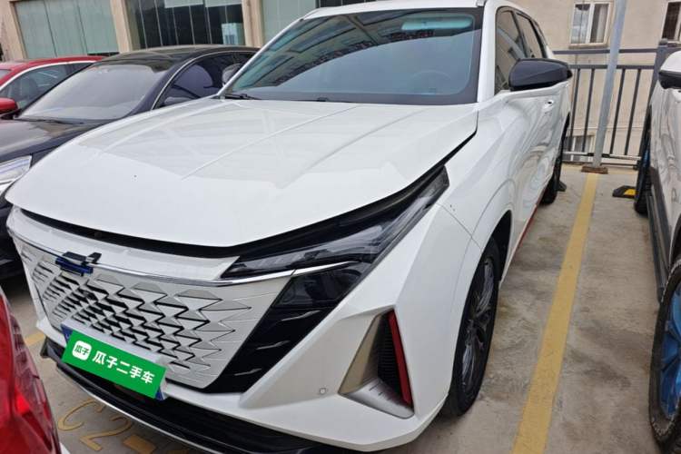 Used CHANGAN OSHAN Z6 2023 Blue Whale 1.5T DCT Luxury Model Front