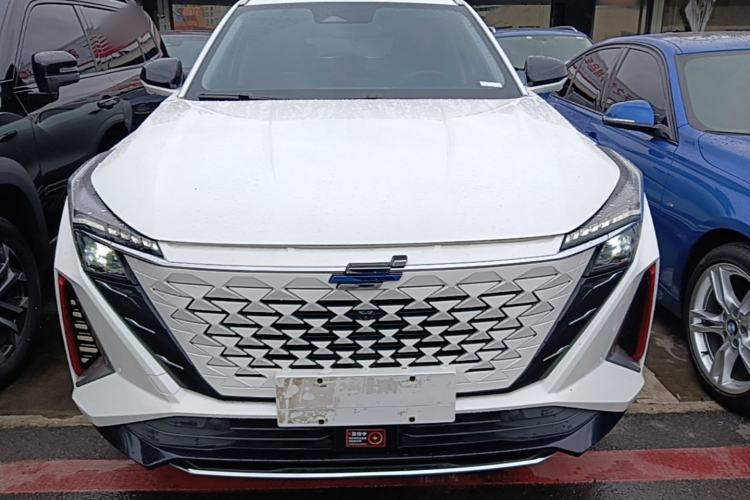 Used CHANGAN OSHAN Z6 2023 Blue Whale 1.5T DCT Smart Edition Front