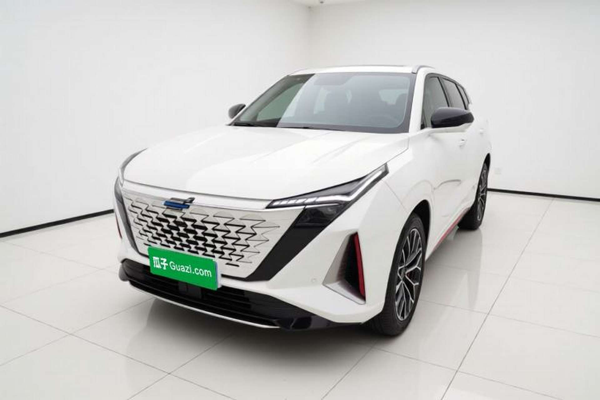 Used CHANGAN OSHAN Z6 2023 Blue Whale 1.5T DCT Smart-Led City Edition Front Left 45 Deg