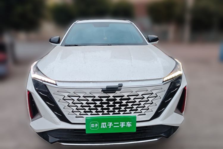 Used CHANGAN OSHAN Z6 2023 Blue Whale 1.5T DCT Luxury Model Front