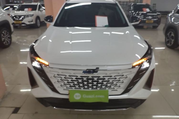 Used CHANGAN OSHAN Z6 2023 Blue Whale 1.5T DCT Smart Navigation Model Front