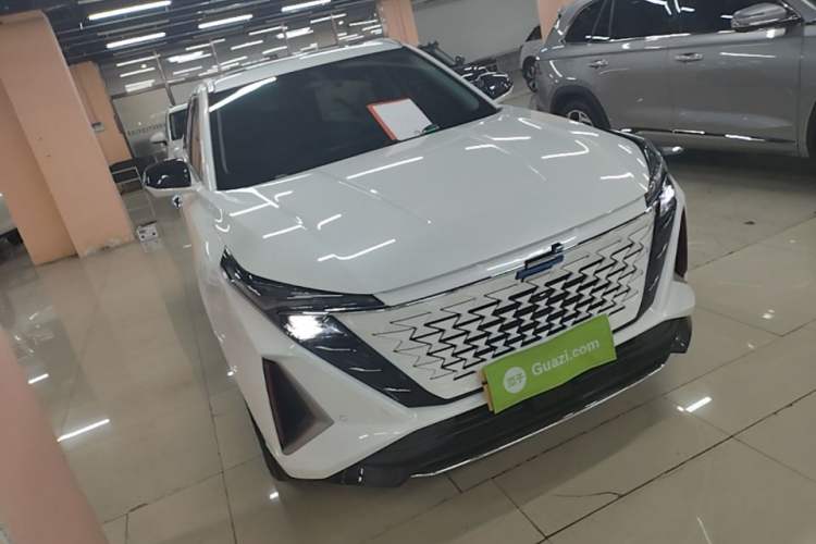 Used CHANGAN OSHAN Z6 2023 Blue Whale 1.5T DCT Smart Navigation Model Front Right 45 Deg