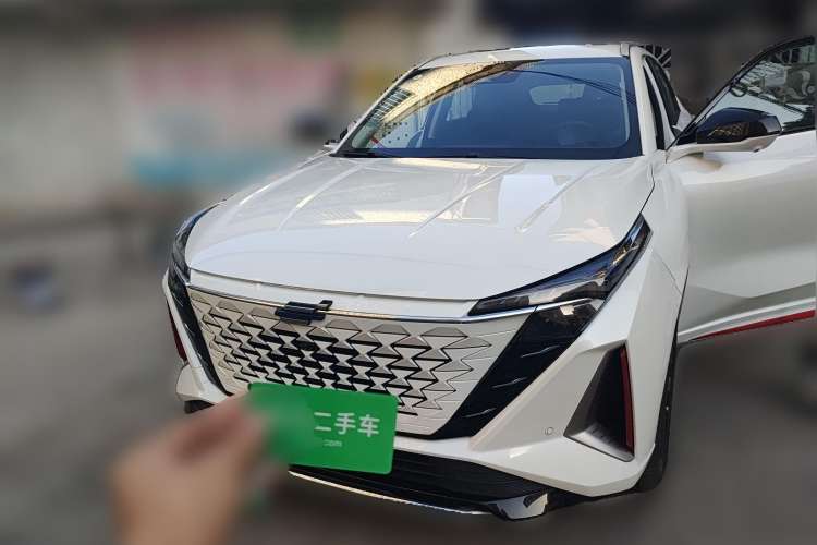 Used CHANGAN OSHAN Z6 2023 Blue Whale 1.5T DCT Smart Edition Front