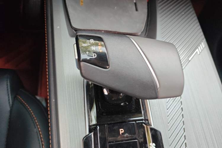Used CHANGAN OSHAN Z6 2023 Blue Whale 1.5T DCT Luxury Model Gear Lever