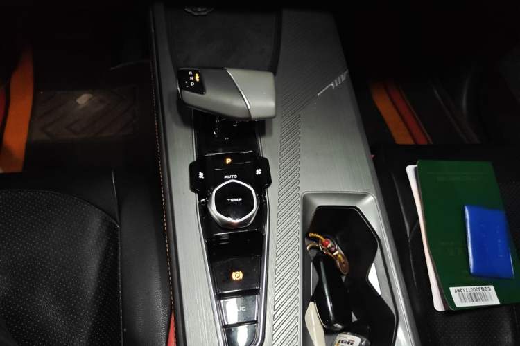 Used CHANGAN OSHAN Z6 2023 Blue Whale 1.5T DCT Luxury Model Gear Lever