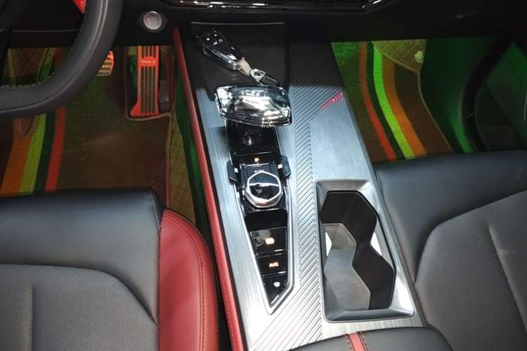 Used CHANGAN OSHAN Z6 2023 Blue Whale 1.5T DCT Smart Luxury Model Gear Lever