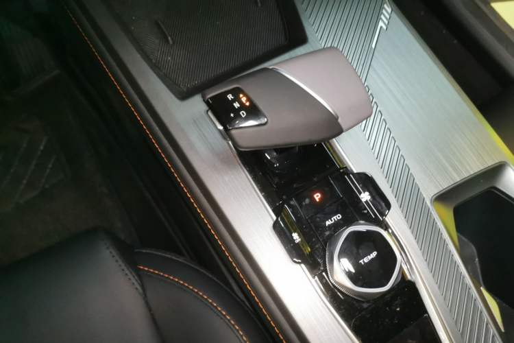 Used CHANGAN OSHAN Z6 2023 Blue Whale 1.5T DCT Smart Edition Gear Lever