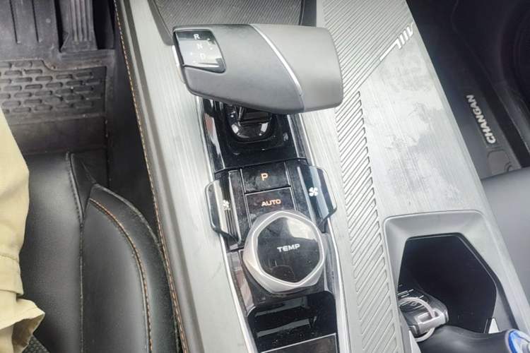 Used CHANGAN OSHAN Z6 2023 Blue Whale 1.5T DCT Luxury Model Gear Lever