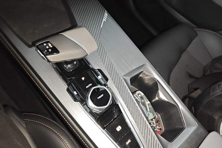 Used CHANGAN OSHAN Z6 2023 Blue Whale 1.5T DCT Luxury Model Gear Lever