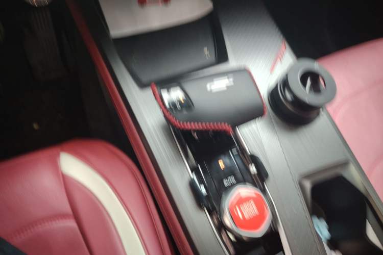 Used CHANGAN OSHAN Z6 2023 Blue Whale 1.5T DCT Smart Luxury Model Gear Lever