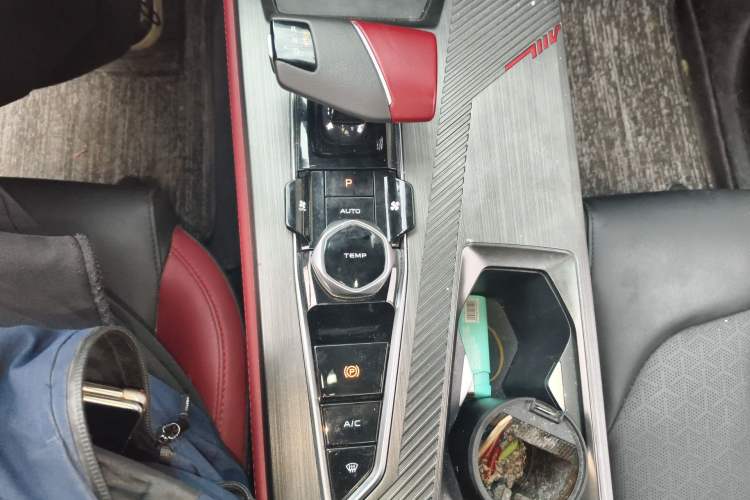 Used CHANGAN OSHAN Z6 2023 Blue Whale 2.0T Automatic Zhiyuan Model Gear Lever