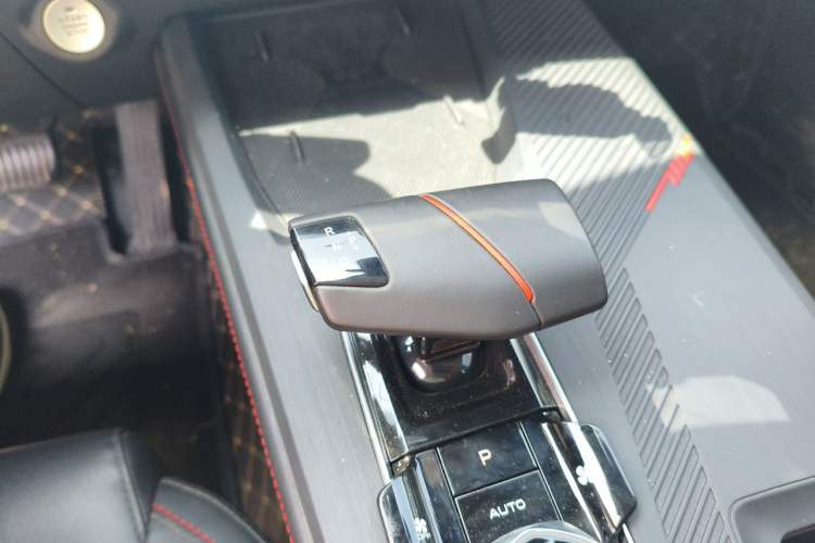Used CHANGAN OSHAN Z6 2023 Blue Whale 1.5T DCT Smart Navigation Model Gear Lever