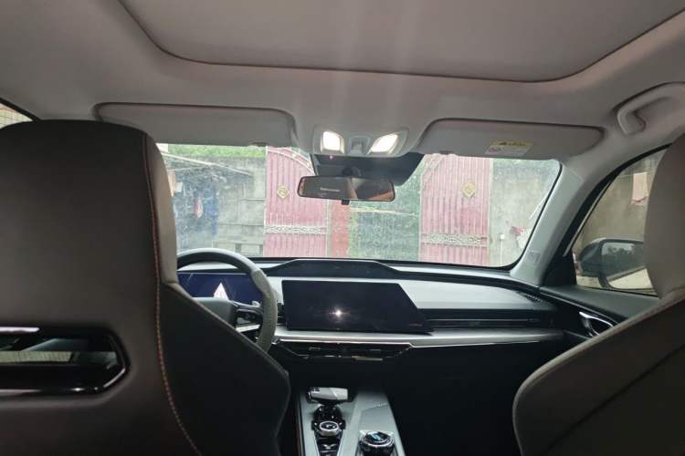 Used CHANGAN OSHAN Z6 2023 Blue Whale 1.5T DCT Smart Edition Headliner