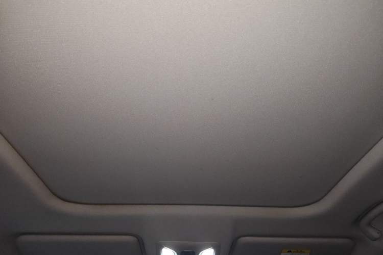 Used CHANGAN OSHAN Z6 2023 Blue Whale 1.5T DCT Luxury Model Headliner