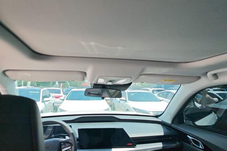 Used CHANGAN OSHAN Z6 2023 Blue Whale 1.5T DCT Luxury Model Headliner
