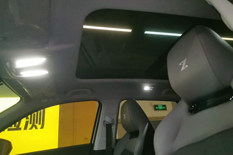Used CHANGAN OSHAN Z6 2023 Blue Whale 1.5T DCT Smart Edition Headliner