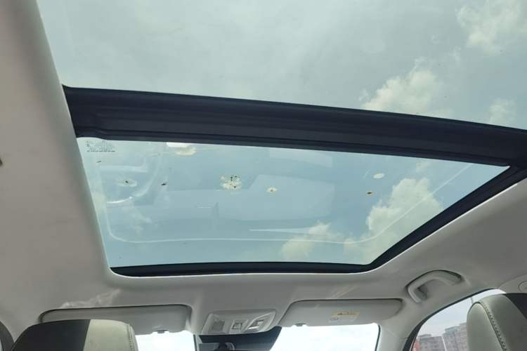 Used CHANGAN OSHAN Z6 2023 Blue Whale 1.5T DCT Luxury Model Headliner